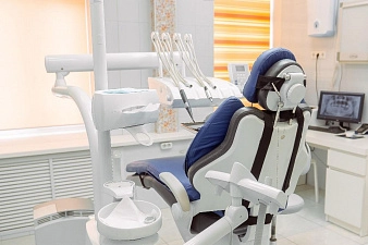 Врач-стоматолог-ортодонт